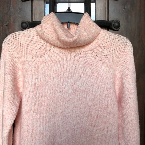 ✨ Brand New Ladies Soft Pink Sweater✨ - Picture 2 of 8